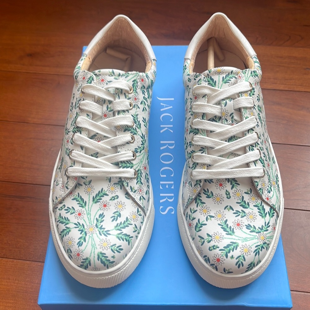 Jack Rogers Rory Daisy print sneaker. Size 8M. New in box.